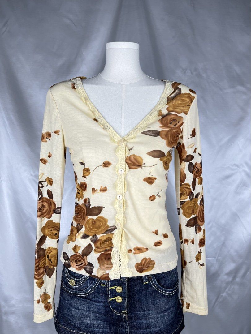 Brown Rose Lace Top (Category: Others Tops) located in Polomolok. Submitted by allisthriftsph (Listing ID 1469520595, Image 2). Description: .