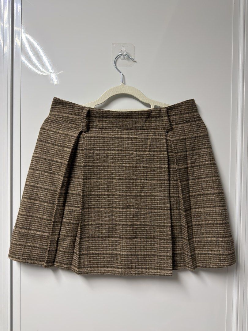 Brown Skirt (Category: Skirts) located in Manila. Submitted by signatureessentialsph (Listing ID 1469556796, Image 1). Description: Color: Brown Size: Large Dm if interested Tiktok Check out Lalamove.