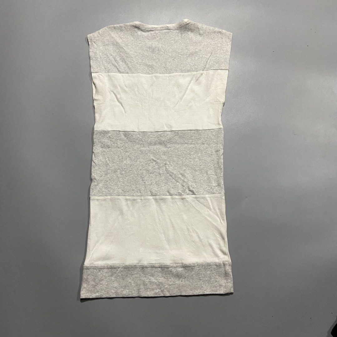 Brunello Cucinelli Striped V-Neck Sleeveless Top (Category: Sleeveless) located in Cebu City. Submitted by johngregmoldez03 (Listing ID 1469512124, Image 2). Description: Brunello Cucinelli Striped V-Neck Sleeveless Top Size: Medium on tag 14 Width / 26 Length ( Stretchable ) 10/10 Condition 10/10 Color Rate - Need Wash Pm📩.