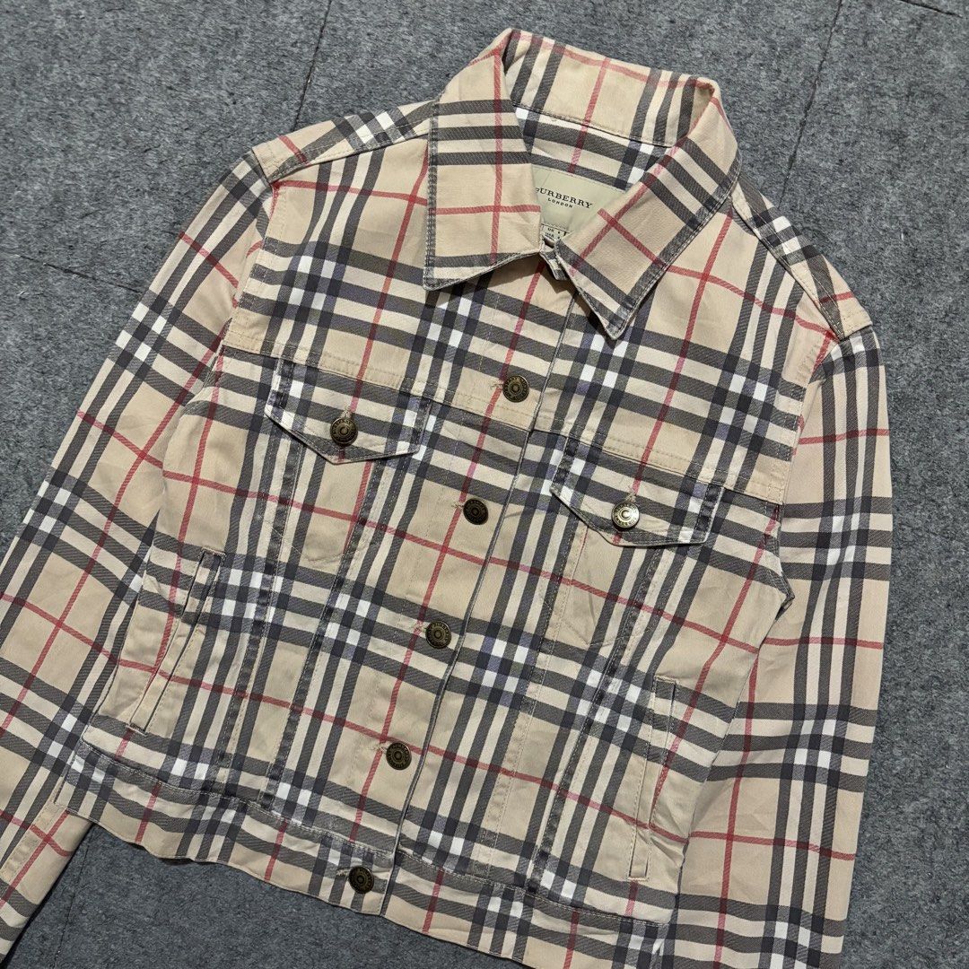 Burberry London Nova Check Cropped Trucker Jacket (Category: Luxury Apparel) located in Cavite. Submitted by gemsouttanowhere (Listing ID 1469452199, Image 2). Description: Authentic 16x20 No issue.