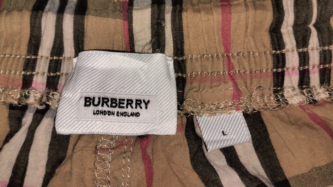 Burberry plaid pants (Category: Luxury Apparel) located in Bulacan. Submitted by ryldeal030912 (Listing ID 1469512950, Image 3). Description: excellent to new condition large 30" waistline 36" lenght 11" hem.