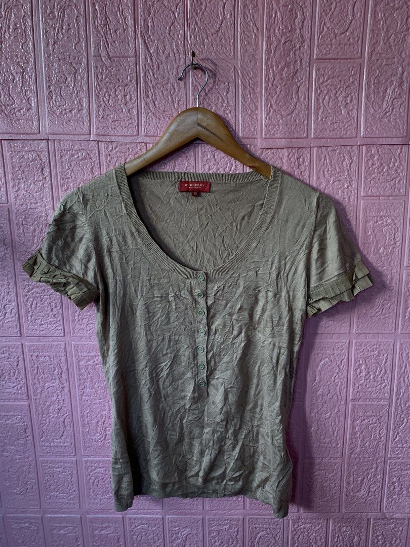 Burberry Red Tag Knitted (Category: Luxury Apparel) located in Kabacan. Submitted by mansourrrrrr (Listing ID 1469482485, Image 1). Description: Burberry Red Tag Knitted Size: Medium Excellent Condition No issue No flaws.