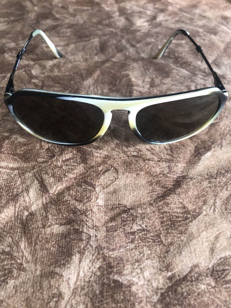Burberry sunglass authentic (Category: Sunglasses & Eyewear) located in Baguio. Submitted by agozun61 (Listing ID 1469397913, Image 1). Description: Authentic burberry sunglass.Made in Italy .Size 59[]18.good condition..