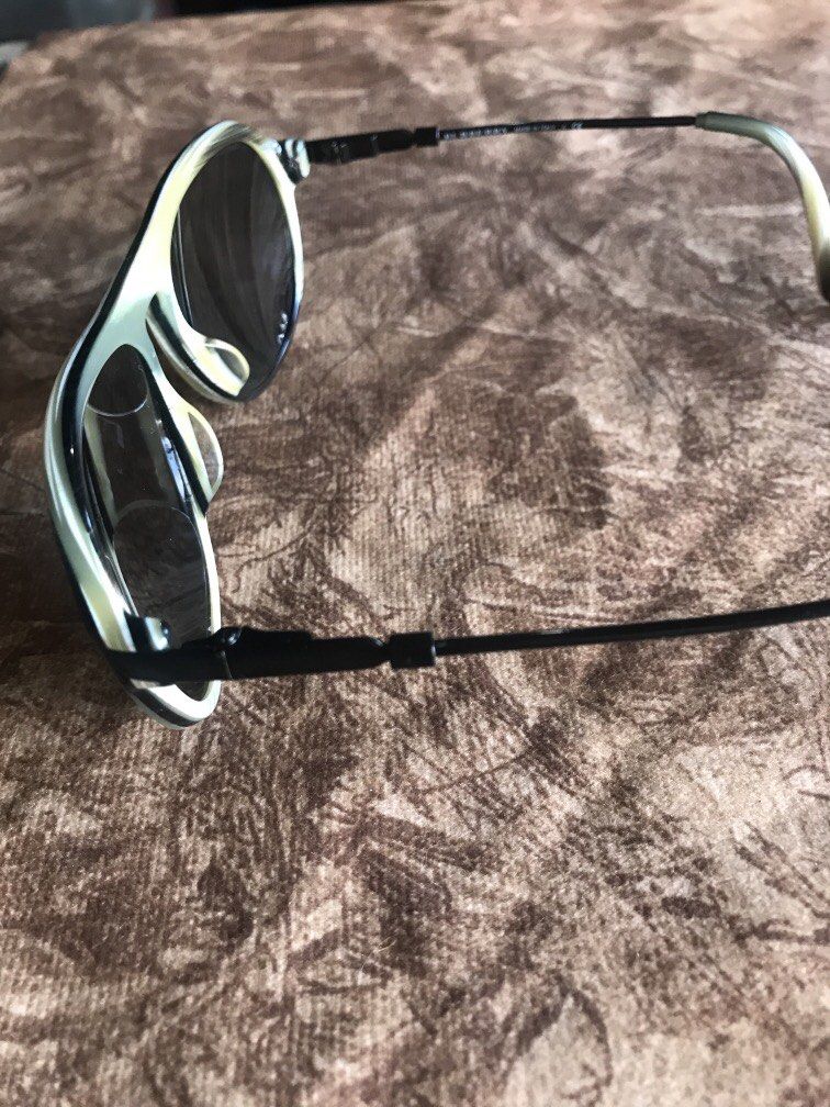 Burberry sunglass authentic (Category: Sunglasses & Eyewear) located in Baguio. Submitted by agozun61 (Listing ID 1469397913, Image 3). Description: Authentic burberry sunglass.Made in Italy .Size 59[]18.good condition..