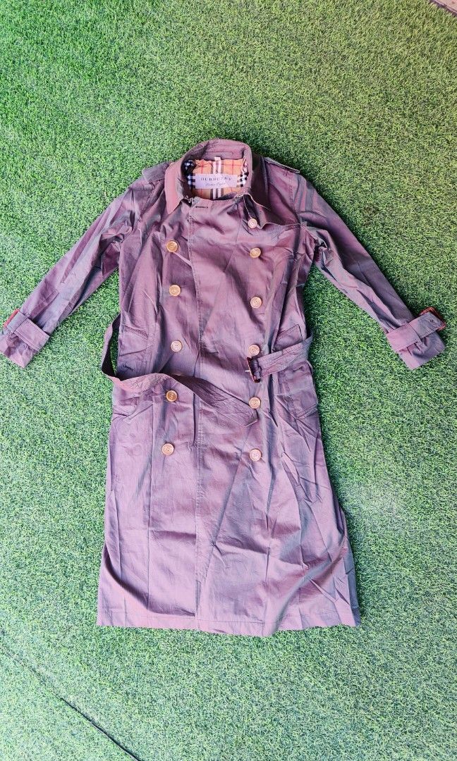 Burberry trench coat (Category: Luxury Apparel) located in Manila. Submitted by mackussil (Listing ID 1469406164, Image 1). Description: as new condition no issue.