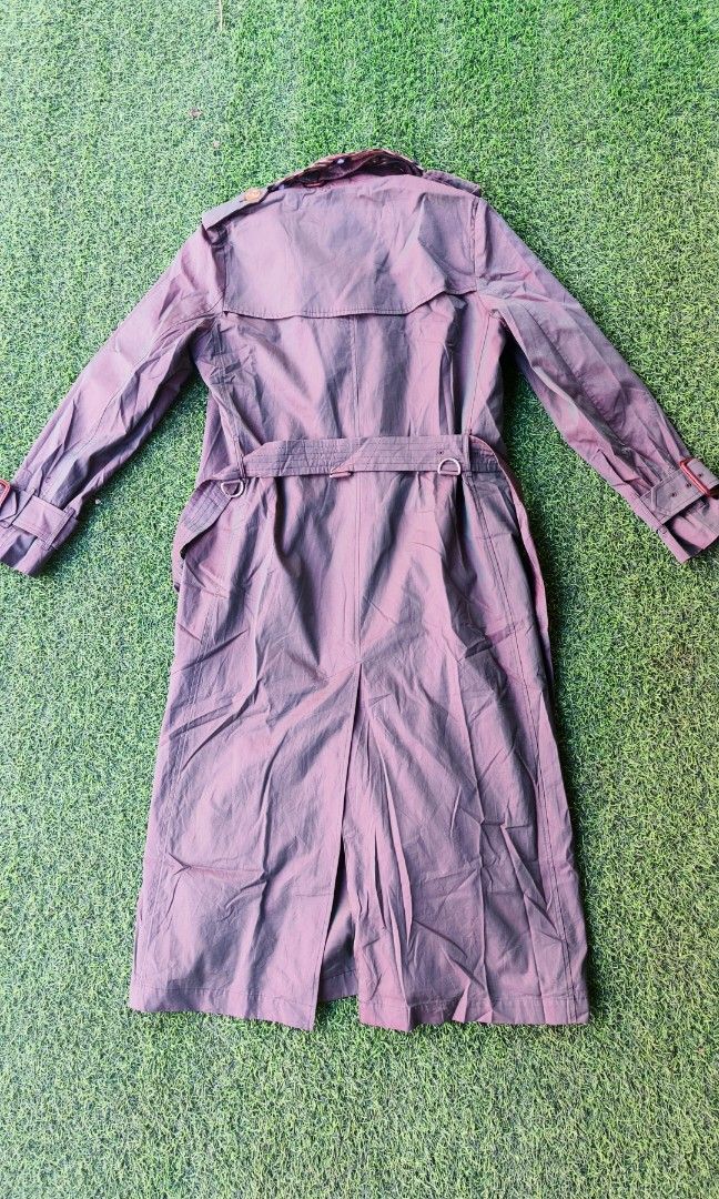 Burberry trench coat (Category: Luxury Apparel) located in Manila. Submitted by mackussil (Listing ID 1469406164, Image 2). Description: as new condition no issue.