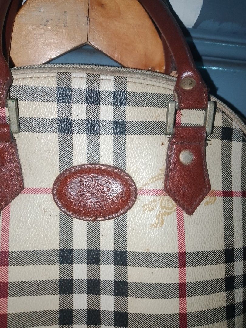 Burberrys bag (Category: Luxury Bags & Wallets) located in Manila. Submitted by gentlestone1998 (Listing ID 1469496081, Image 3). Description: excellent condition no issue.