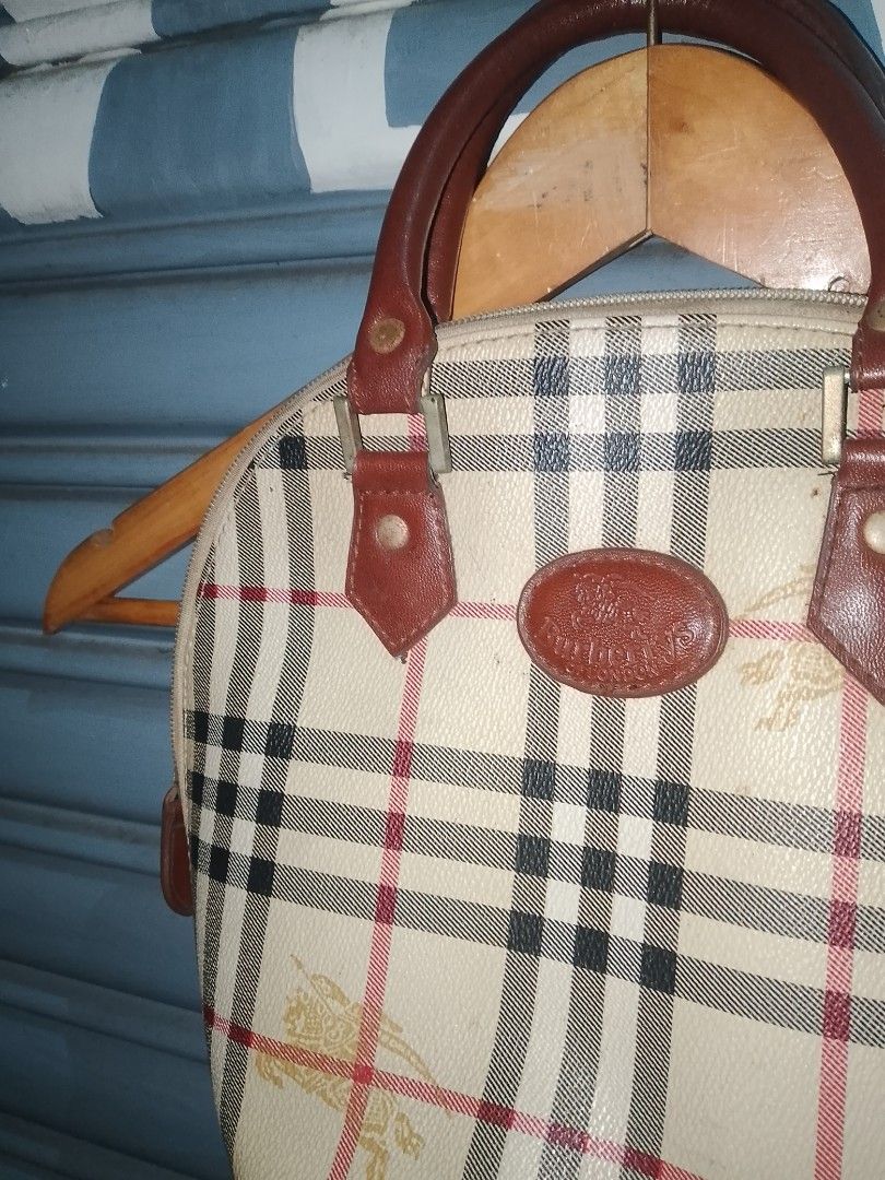 Burberrys bag (Category: Luxury Bags & Wallets) located in Manila. Submitted by gentlestone1998 (Listing ID 1469496081, Image 2). Description: excellent condition no issue.
