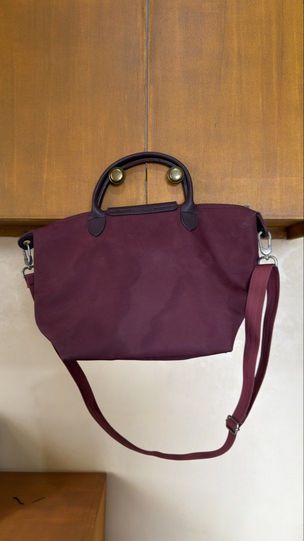 BURGUNDY LONGCHAMP (Category: Shoulder Bags) located in Manila. Submitted by urban.vintage (Listing ID 1469443411, Image 3). Description: ISSUE: SEE THE PICS FOR ISSUE (NEED WASH) MOP :GCASH (NO COD) SHIP VIA: LALAMOVE & J&T LOCATION: PASIG CITY LENGTH: 29 WIDTH :20 .