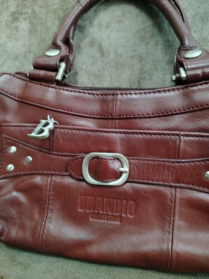 Burgundy y2k kili2 bag (Category: Shoulder Bags) located in Panabo. Submitted by _elfiethreads (Listing ID 1469412060, Image 3). Description: No scratches/stains Almost like new The only issue is ang zipper, need palitan.