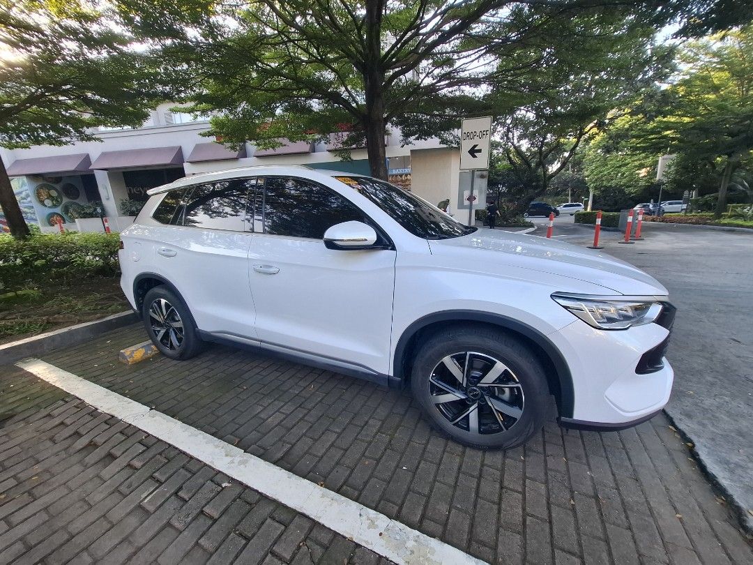 BYD Sealion 5 Dynamic Auto (Category: Used Cars) located in Manila. Submitted by riccisalazar (Listing ID 1469417638, Image 1). Description: BYD Sealion 5 Dynamic Mileage: 34,500km Year 2025 SUV Hybrid Aurora White Including Portable Charger Good as New RFS : Replace with A Van PS : NO to Low Ballers.