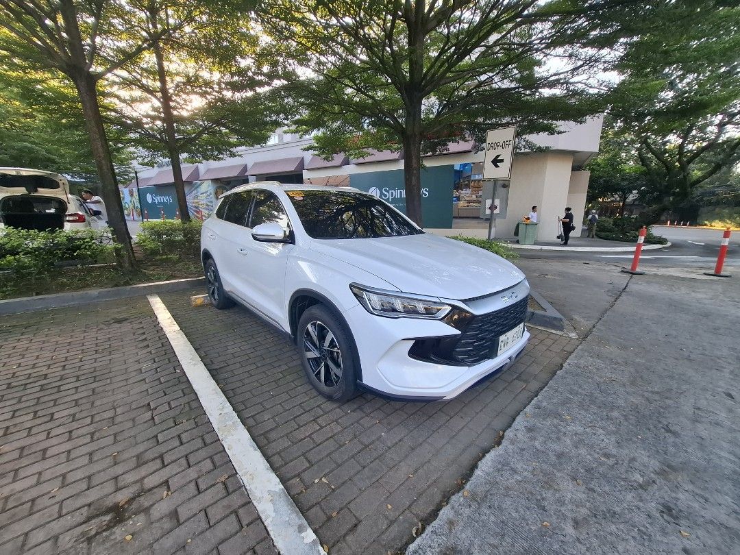 BYD Sealion 5 Dynamic Auto (Category: Used Cars) located in Manila. Submitted by riccisalazar (Listing ID 1469417638, Image 2). Description: BYD Sealion 5 Dynamic Mileage: 34,500km Year 2025 SUV Hybrid Aurora White Including Portable Charger Good as New RFS : Replace with A Van PS : NO to Low Ballers.