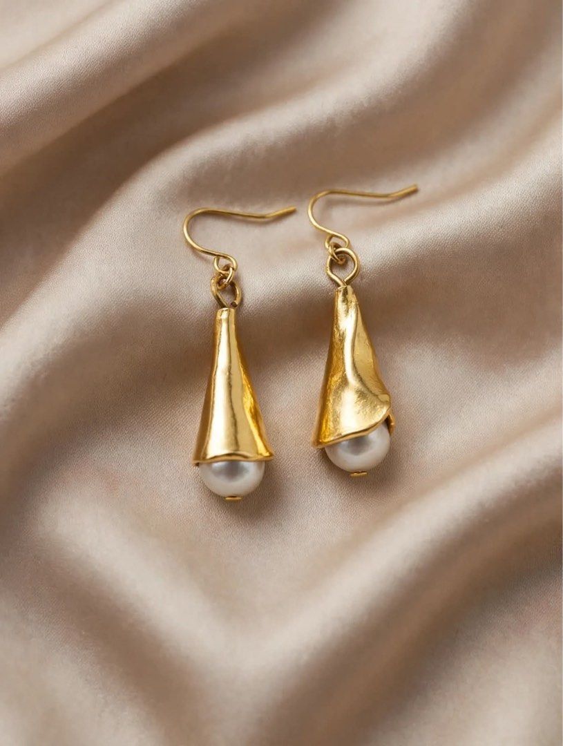 Calla lilly tear drop active pearl earrings (Category: Other Accessories) located in Santo Tomas. Submitted by yengcarawa67764 (Listing ID 1469477371, Image 2). Description: .