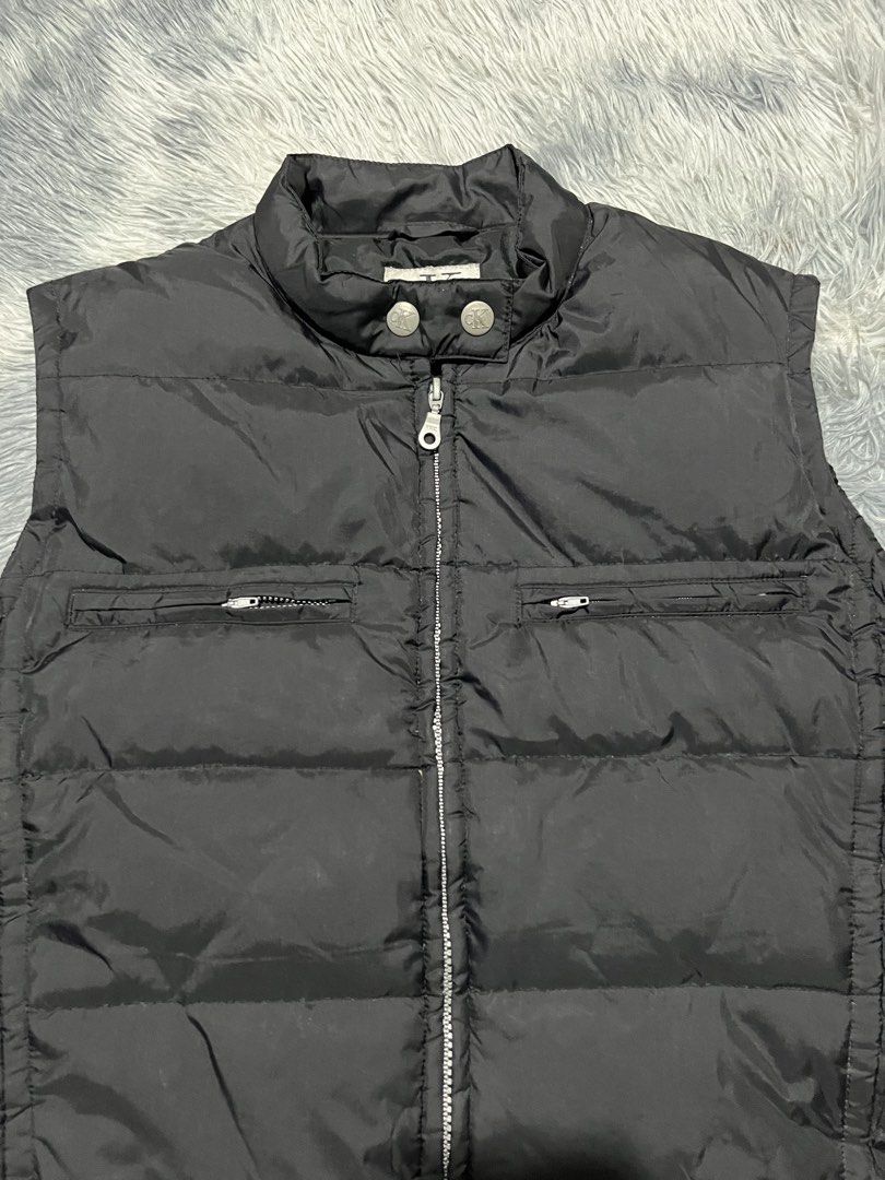 Calvin Klein Cropped Puffer Vest Jacket (Category: Coats, Jackets and Outerwear) located in Sasmuan (Sexmoan). Submitted by winterclothes.ph (Listing ID 1469572087, Image 2). Description: Calvin Klein Cropped Puffer Vest Jacket Medium Width 22 Length 22 Excellent Condition .