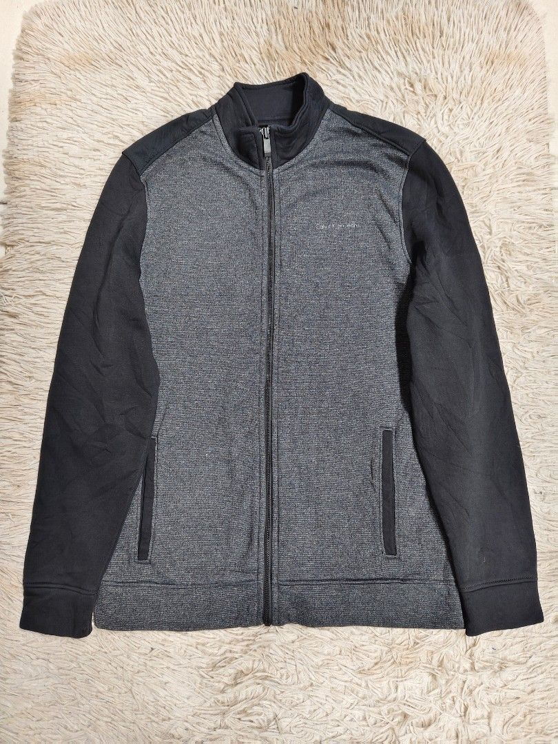 Calvin Klein Full Zip Jacket (Category: Coats, Jackets and Outerwear) located in Angeles City. Submitted by miss_independent01 (Listing ID 1469516743, Image 2). Description: Calvin Klein Full Zip Jacket Width: 20 (Small on tag) Length: 27.5 Sleeve: 24.5 Shoulder: 16 MOP: Gcash ✅ Mine Now, Pay Now ✅ First to Pay, Gets the Item 📍 PAMPANGA Courier: JnT 🚚🚚 PM 💌💌.