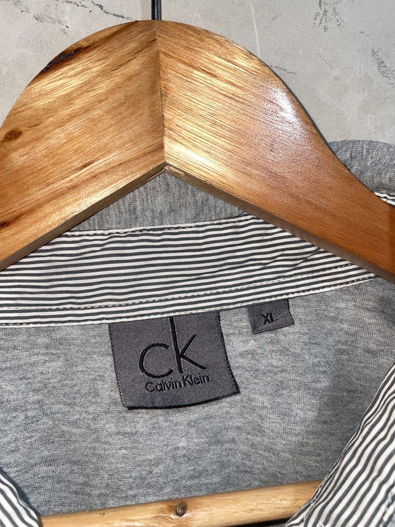 Calvin Klein Grey Polo Shirt (Category: Tshirts & Polo Shirts ) located in Molave. Submitted by thriftedstore.horse (Listing ID 1469517262, Image 3). Description: Condition- excellent Issue- none Color rate- 9.5/10.
