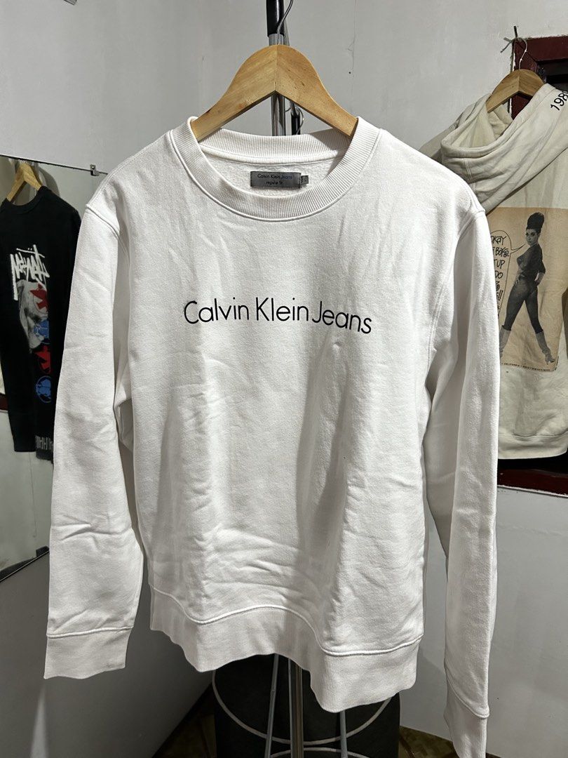 Calvin Klein sweater (Category: Formal Shirts) located in Manila. Submitted by garmentfinds.01 (Listing ID 1469525649, Image 1). Description: Calvin Klein sweater Size medium Good condition .