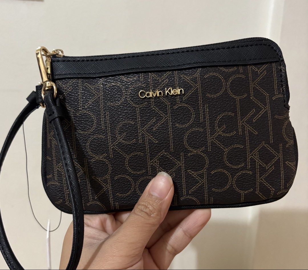 Calvin Klein Zip Wristlet (Maple Brown/Black) (Category: Wallets & Card holders) located in Cavite. Submitted by chubbsavenue (Listing ID 1469458110, Image 3). Description: .