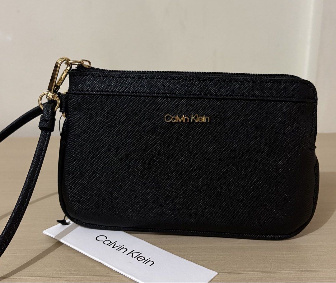 Calvin Klein Zip Wristlet (Plain Black) (Category: Wallets & Card holders) located in Cavite. Submitted by chubbsavenue (Listing ID 1469458884, Image 1). Description: .