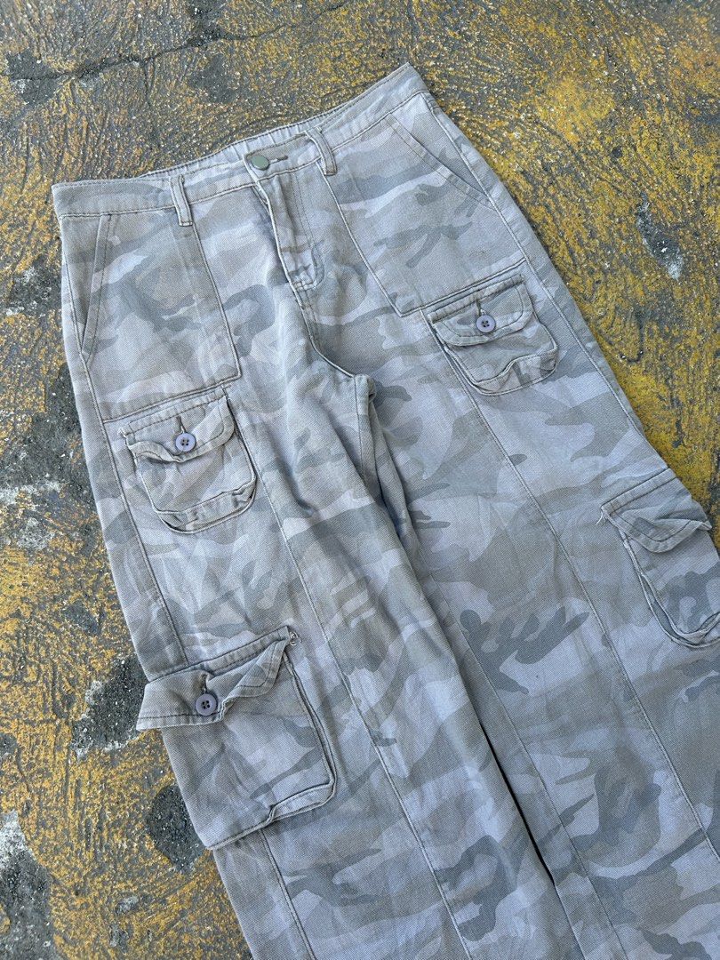 Camouflage Cargo Pants (Category: Jeans) located in Caloocan City. Submitted by hustlenhunt (Listing ID 1469527451, Image 2). Description: W-31 L-36 Thigh-11 Hem-10 -No Issue -Condition-9/10 Need Wash •MOP- Gcash/BDO •MOD- JNT/LALAMOVE/MEET-UP 📍North Caloocan.