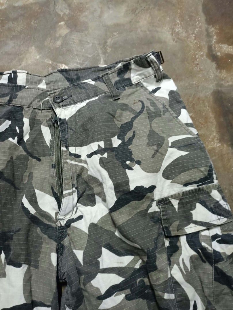 CAMOUFLAGE CARGO SHORT (Category: Shorts) located in Bayombong. Submitted by ern__ygr15 (Listing ID 1469567355, Image 2). Description: excellent condition no issue waist 34 color rate 10/10.