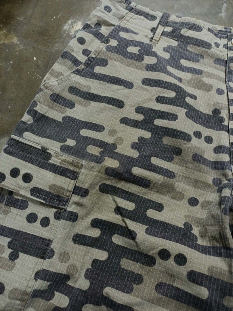 CAMOUFLAGE CARGO SHORT (Category: Shorts) located in Bayombong. Submitted by ern__ygr15 (Listing ID 1469567427, Image 3). Description: excellent condition no issue waist 32 color rate 10/10.