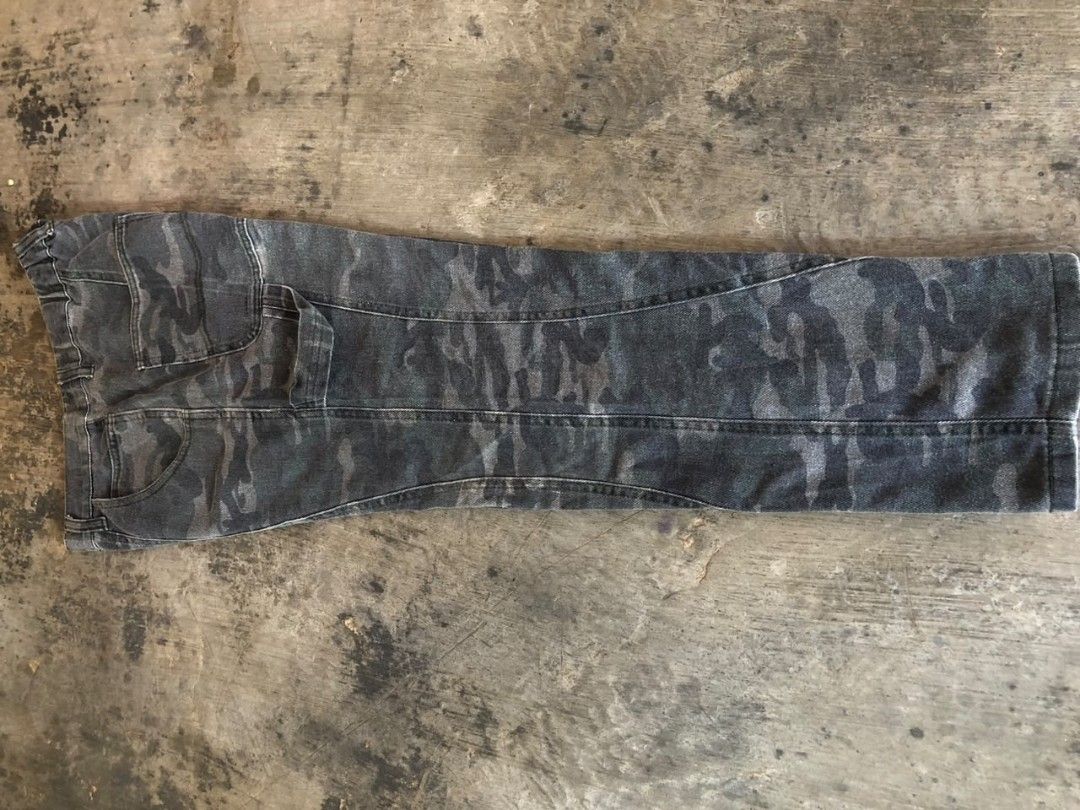 Camouflage carpenter (Category: Jeans) located in Aborlan. Submitted by vicentemic01913 (Listing ID 1469422229, Image 2). Description: .