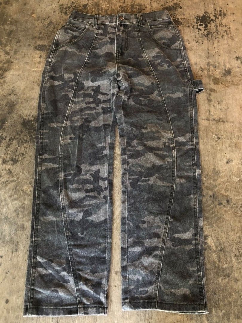 Camouflage carpenter (Category: Jeans) located in Aborlan. Submitted by vicentemic01913 (Listing ID 1469422229, Image 1). Description: .