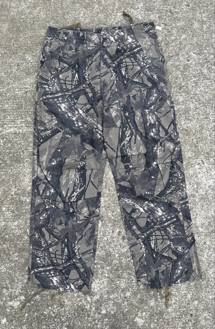 Camouflage (Realtree) Pants with Adjuster (Category: Jeans) located in Rodriguez. Submitted by thriftjustice.sinceday1 (Listing ID 1469521495, Image 1). Description: ₱650 ADJUSTABLE BETWEEN 30 - 38 WAISTLINE LENGTH 43 LEG OPENING 12.