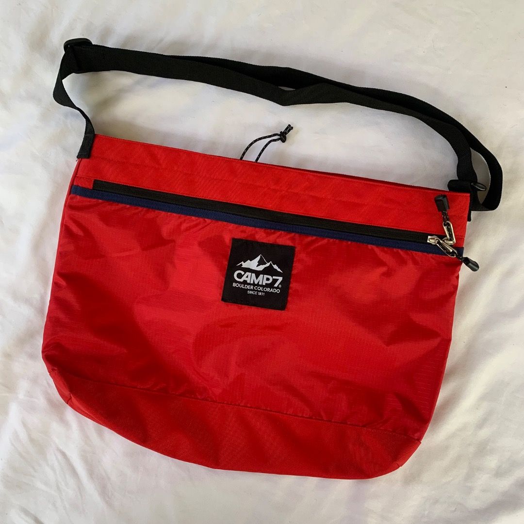 Camp 7 Shoulder Extended Messenger Bag (Category: Hiking & Camping) located in Mendez-Nunez. Submitted by anikkoyan (Listing ID 1469498934, Image 1). Description: Camp 7 Shoulder Extended Messenger Bag Length: 14 to 22 Width: 18 - Like new 999 + sf.