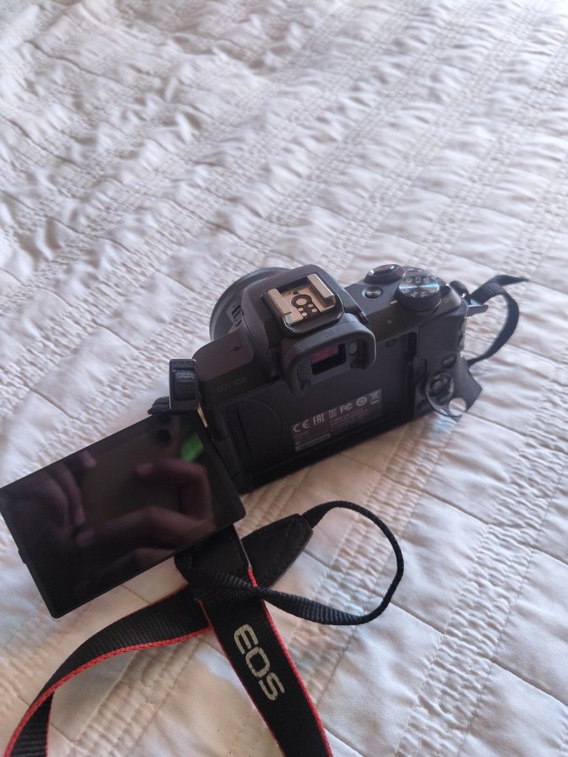 CANNON EOS M50 (Category: Cameras) located in Manila. Submitted by happy_marmol (Listing ID 1469463107, Image 2). Description: nagamit po for personal use, practice cam Okayy na okayy pa yung camera, hindi rin ginagamit shutter mostly naka auto mode lang since beginner user lang. PM para mapakita ko yung settings and quality. Issue: tuklap yung rubber thumb niya kita naman sa pic pero all goods yung buttons. And nawawala yung rubber na takip sa u