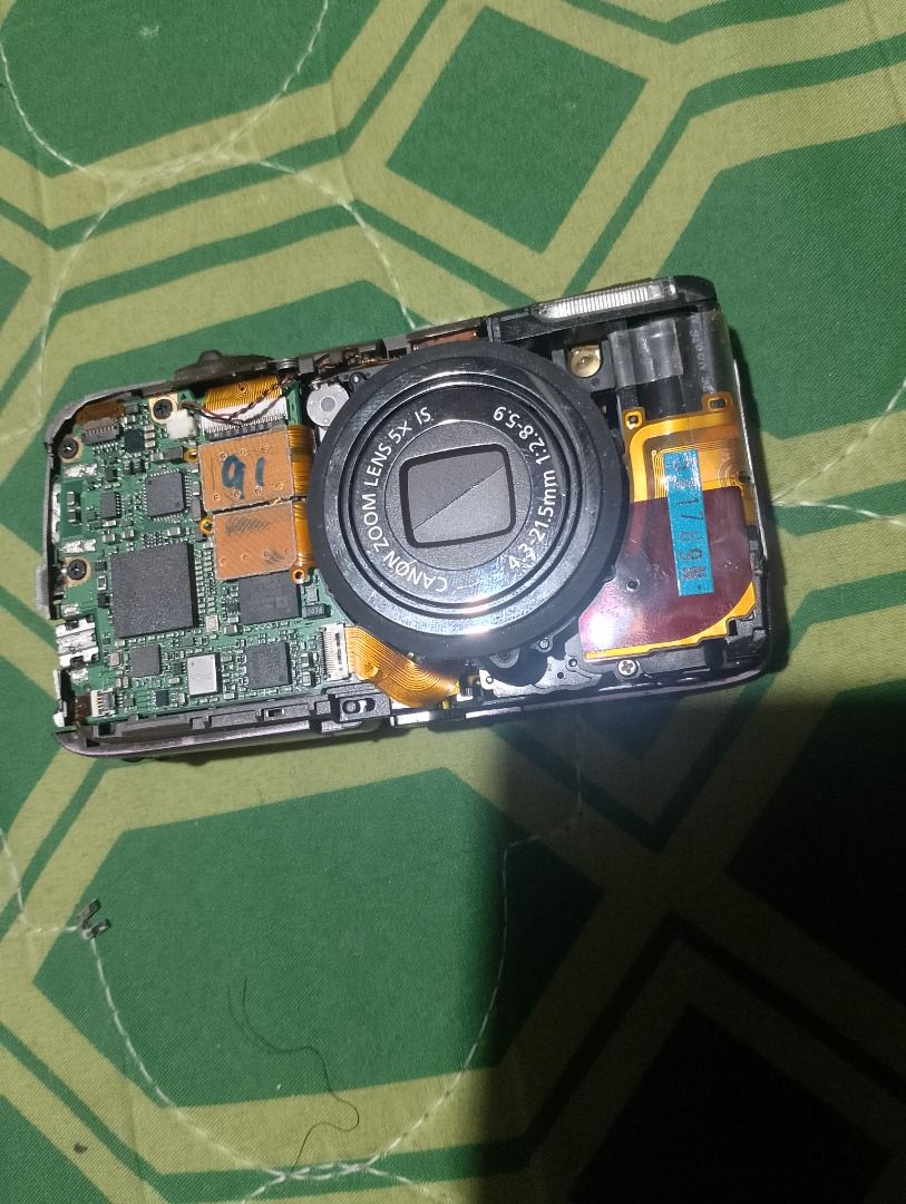 Canon ixy Digital camera (Category: Other Gadgets) located in Caloocan City. Submitted by goldenmoon_b0cb55 (Listing ID 1469555068, Image 2). Description: Digital camera w/o battery .