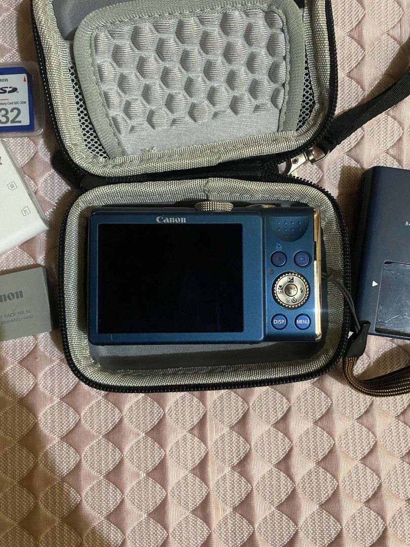 Canon PowerShot SX200 IS (Category: Cameras) located in Manila. Submitted by mystic.wisteria (Listing ID 1469477368, Image 3). Description: Canon PowerShot SX200 IS 🏷️8500 (Negotiable for sure buyers) -with pop up flash -with red light -12x optical zoom (28–336mm 35mm-film equivalent) -12.1 megapixel -Has different modes -HD Videos Issue: signs of usage only (no functional issue, fully working) Full inclusion: Camera Original Battery Original Ch