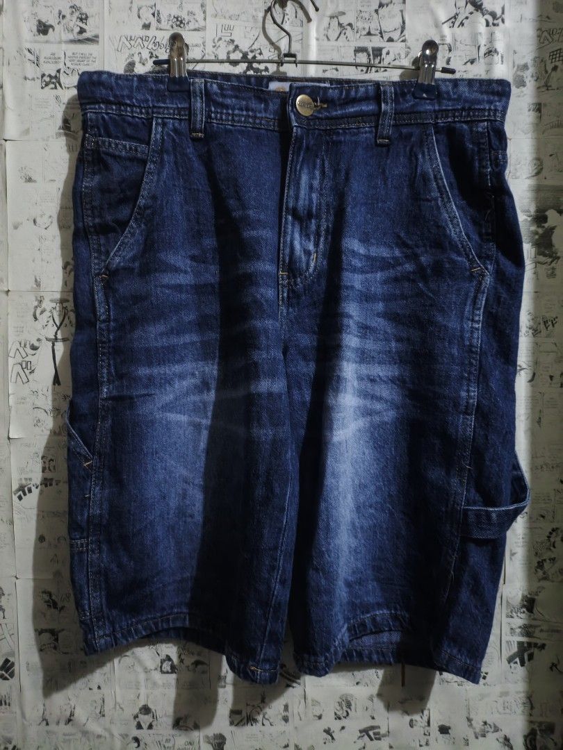 Carhartt carpenter (Category: Shorts) located in Manila. Submitted by mightydeer.50b0a0 (Listing ID 1469445275, Image 3). Description: .