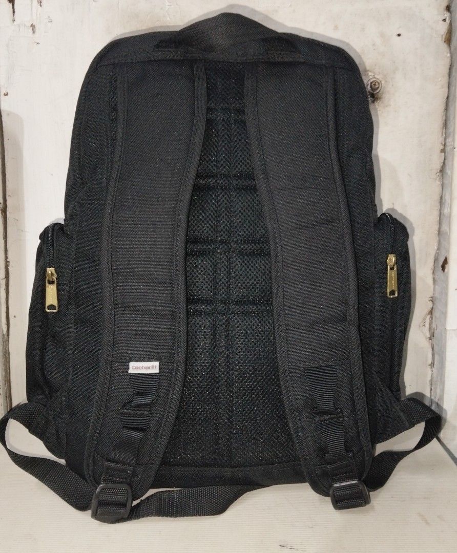 CARHARTT LEGACY WORK WEAR (Category: Backpacks) located in Bacolod City. Submitted by hyoohxzx (Listing ID 1469501493, Image 3). Description: CARHARTT LEGACY WORK WEAR EXCELLENT CONDITION MINOR SIGN OF USAGE ON LEATHER LOCATION BACOLOD CITY, NEGROS OCCIDENTAL.