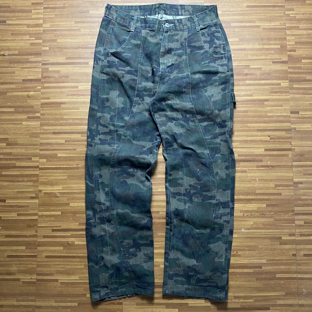 Carpenter camouflage baggy pants (Category: Jeans) located in Quezon City. Submitted by semantaryrave (Listing ID 1469552383, Image 3). Description: Carpenter camouflage baggy pants Size- 34 Waist- 34 Length- 44 Thigh- 13 Hem- 10 Good Conditions No issue .