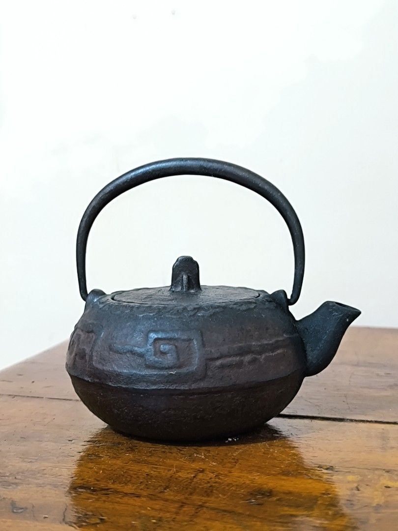 Cast Iron Teapot (Category: Coffee & Tea Tableware) located in Pangil. Submitted by kopee_matcha (Listing ID 1469498844, Image 2). Description: Cast Iron Teapot Price : 420 Comment: Mine/ M CLAIMING RULES • Strictly 2-day reservation only. Payment must be completed within 48 hours, otherwise the order will be forfeited and offered to the next miner. • No deleting/editing of "MINE" comments. •3+ items: Large pouch or box packaging only. Please man