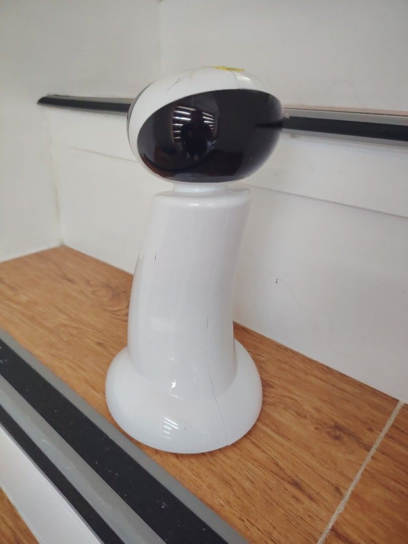Cat laser toy (Category: Security Systems & CCTV Cameras) located in Makati City. Submitted by cess_preloved (Listing ID 1469498504, Image 3). Description: Few times used only .