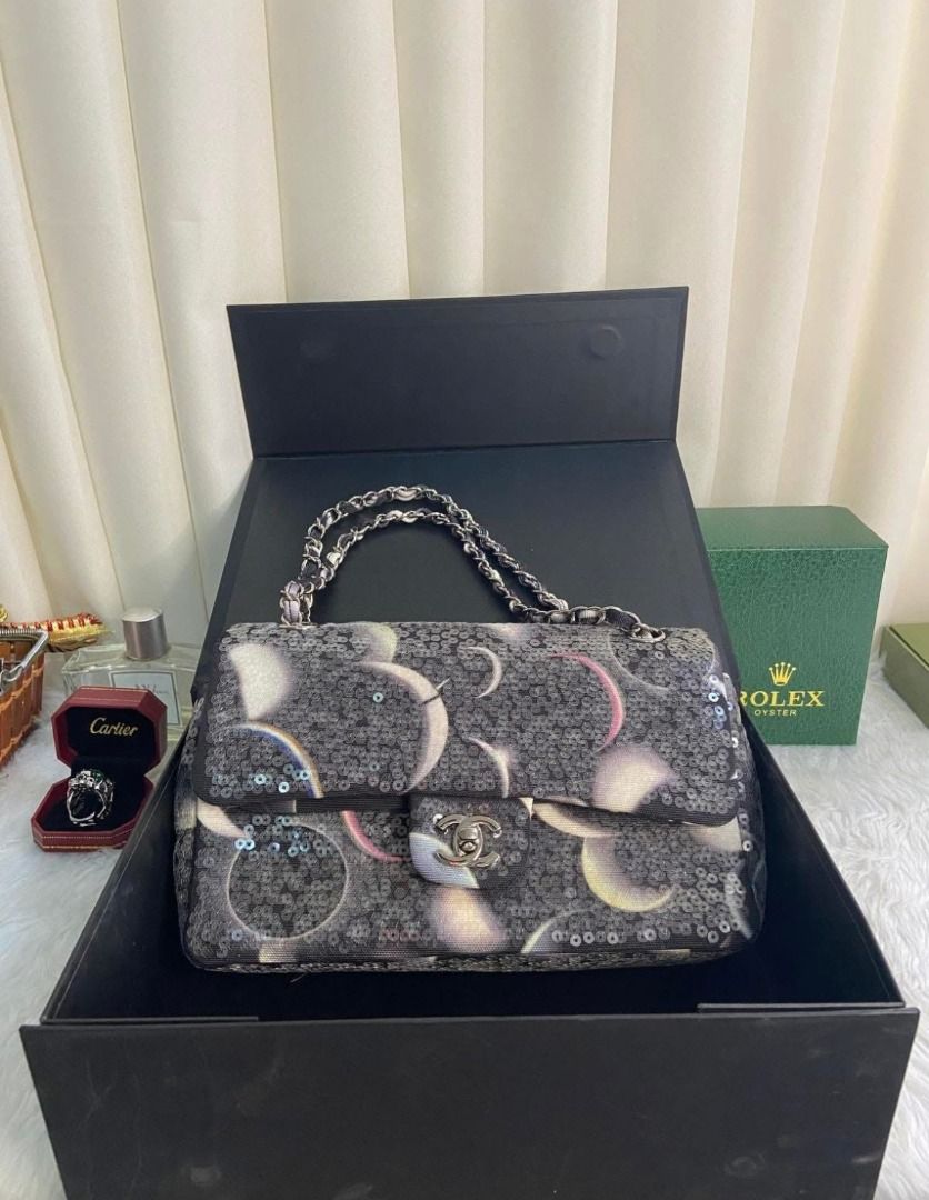 cc sequins flap bag bar party bag (Category: Tote Bags) located in Quezon City. Submitted by luxury_district.korea (Listing ID 1469448667, Image 3). Description: .