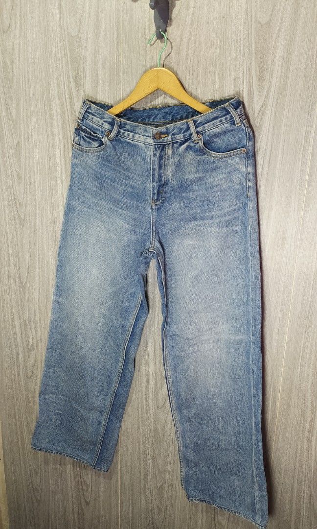 Celine Denim Jeans (Category: Jeans) located in Milaor. Submitted by lootinout (Listing ID 1469555959, Image 2). Description: Celine Denim Jeans ✅Size: 29 ✅Waist: 30 ✅Length: 42 ✅Hem: 10 ✅Color Rate: 9.5/10 ✅No Issue ✅Need Wash ✅Location: Bicol Naga City, Camarines Sur ✅Courier: J&T Express/Flash Express ✅MOP: Gcash only.