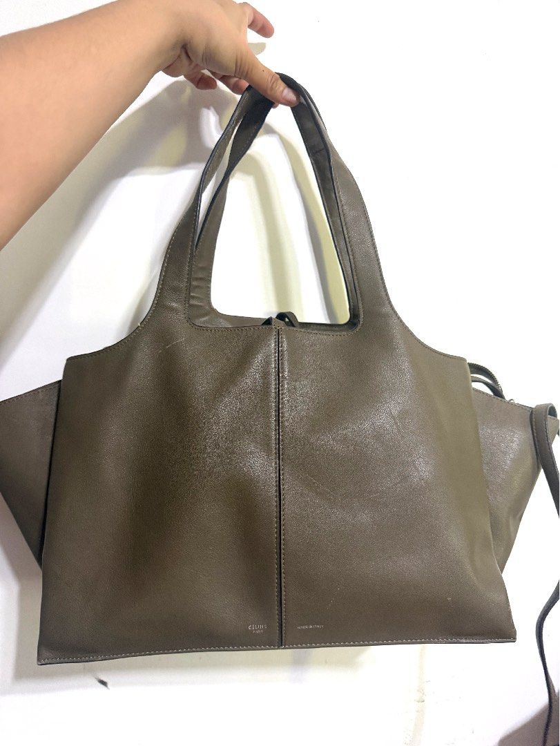 celine tri fold bag (Category: Luxury Bags & Wallets) located in Manila. Submitted by prelovedbyramiah (Listing ID 1469403677, Image 1). Description: Coded Sign of used.