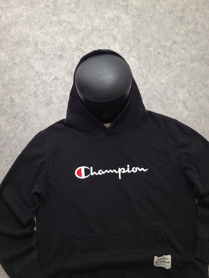 Champion Black Script Logo Hoodie Sweatshirt (Category: Hoodies) located in Quezon City. Submitted by mofinds.ph (Listing ID 1469430310, Image 2). Description: Size: Medium Dimes: 22x26 Condition: Excellent/Great condition MOP: BPI DELIVER: LALAMOVE OR J&T MEETUP/PICKUP: Victoria Tower D, Mother Ignacia Ave., Brgy. Paligsahan, Diliman, Quezon City.