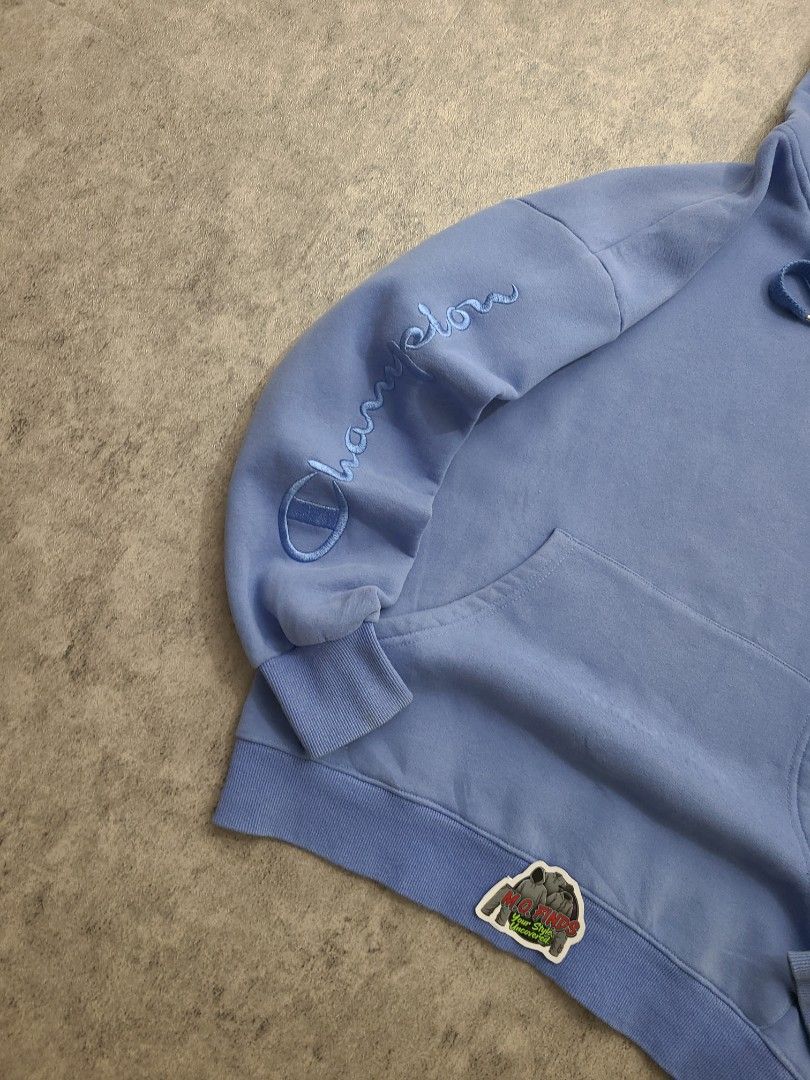 Champion Embroidered Logo Blue Hoodie (Category: Coats, Jackets and Outerwear) located in Quezon City. Submitted by mofinds.ph (Listing ID 1469478021, Image 3). Description: Size: Small on tag Dimes: 25x28 (XL) hanggang 2XL Condition: Excellent/Great condition MOP: BPI DELIVER: LALAMOVE OR J&T MEETUP/PICKUP: Victoria Tower D, Mother Ignacia Ave., Brgy. Paligsahan, Diliman, Quezon City.