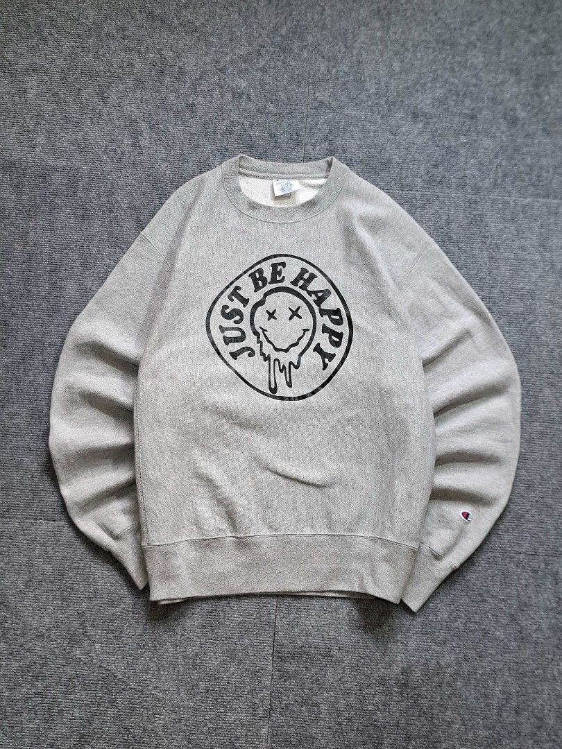 CHAMPION Heather Grey Sweatshirt (Category: Coats, Jackets and Outerwear) located in Las Pinas. Submitted by nevergetsold.ph (Listing ID 1469491580, Image 1). Description: CHAMPION Heather Grey Sweatshirt Color Rate: 10/10 Condition Rate: 10/10 Best fit to Large - XL Dimentions (inches) Width: 25 Length: 29 Sleeve Length: 28 Issues: none.