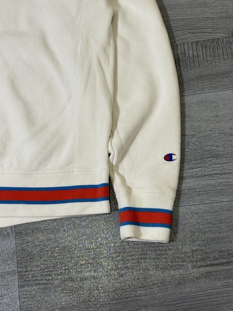 Champion Heritage Sweatshirt (Category: Coats, Jackets and Outerwear) located in Maragusan (San Mariano). Submitted by dripdrops_ddo (Listing ID 1469554221, Image 3). Description: 🏷️ Champion Heritage V-neck Long sleeve Dimes: 23W x 28.5L Size: M on tag but Will fit to Large Color rate:9.5/10 In good condition.