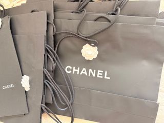 Chanel paper shopping bag with white ribbon, 名牌, 手袋及銀包 - Carousell