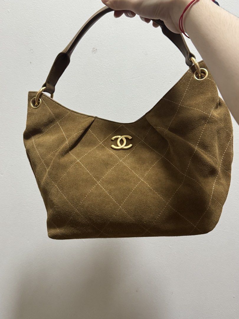 ❗️OCTOBER SALE❗️ Chanel hobo bag (Category: Shoulder Bags) located in Manila. Submitted by bookishtati (Listing ID 1469518250, Image 2). Description: .
