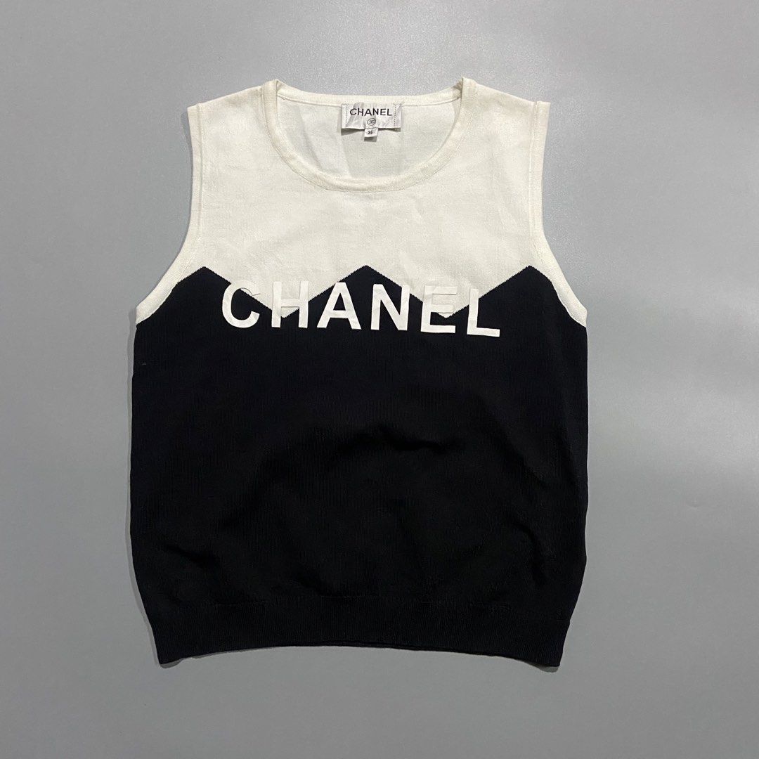 Chanel Paris Black/White Knit Top (Category: Others Tops) located in Cebu City. Submitted by johngregmoldez03 (Listing ID 1469514032, Image 1). Description: Chanel Paris Black/White Knit Top Size: 38 on tag 16 W / 19 L 10/10 Condition 10/10 Color Rate - Need Wash Pm📩.