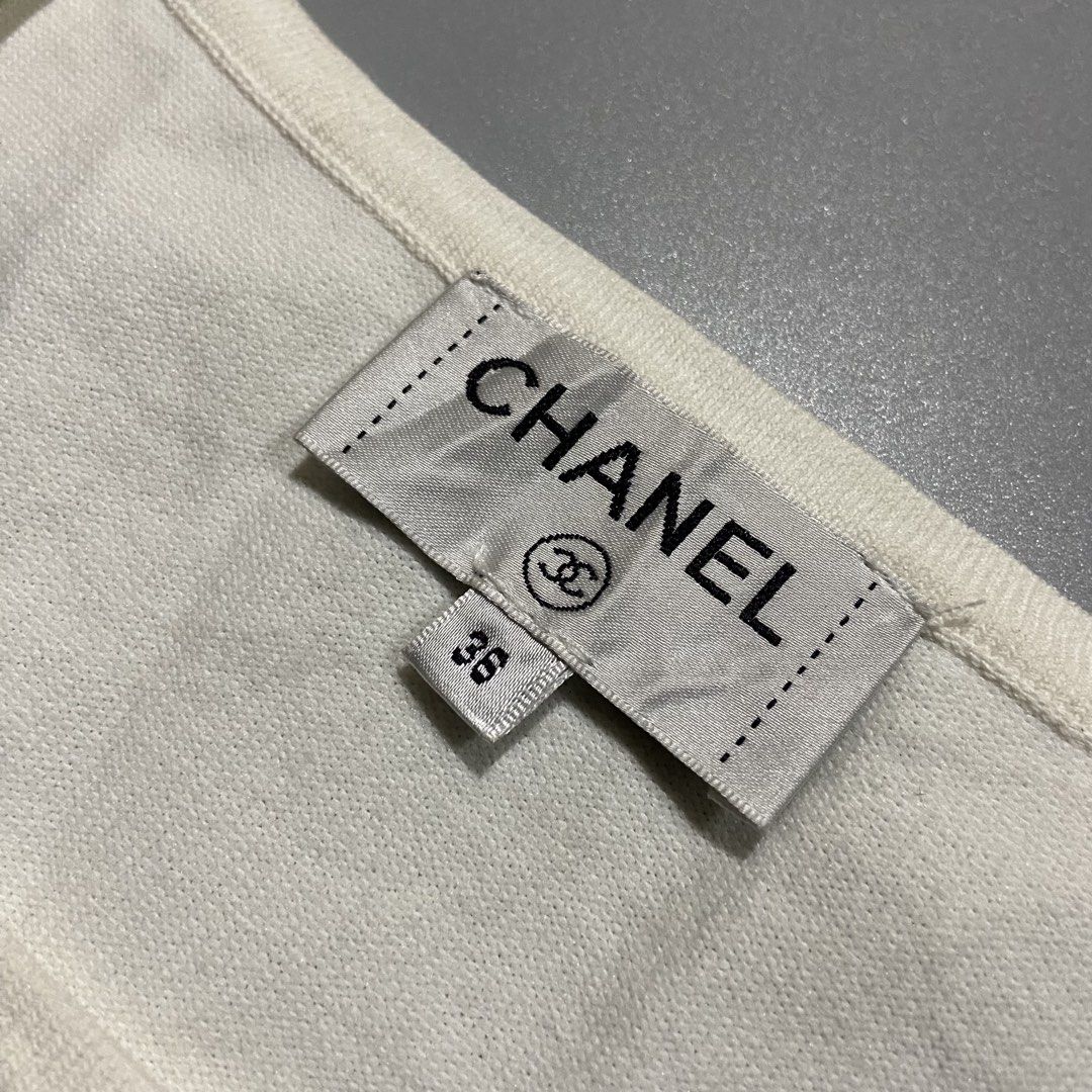 Chanel Paris Black/White Knit Top (Category: Others Tops) located in Cebu City. Submitted by johngregmoldez03 (Listing ID 1469514032, Image 3). Description: Chanel Paris Black/White Knit Top Size: 38 on tag 16 W / 19 L 10/10 Condition 10/10 Color Rate - Need Wash Pm📩.