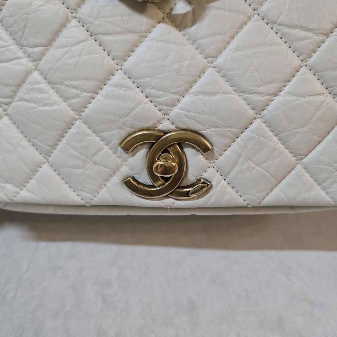 Chanel Pondicherry🤍🤍🤍 (Category: Luxury Bags & Wallets) located in Paranaque City. Submitted by kyshei (Listing ID 1469409147, Image 3). Description: 💯legit/orig money back guaranteed‼️.